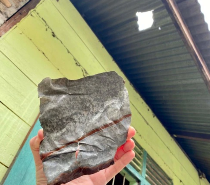 سقوط شهاب سنگ مرد اندونزیایی را یک شبه میلیونرکرد! +عکس