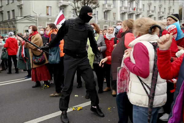 حیوانات می توانند اما مهاجران نه! (تصاویر) حیوانات می توانند اما مهاجران نه! (تصاویر)