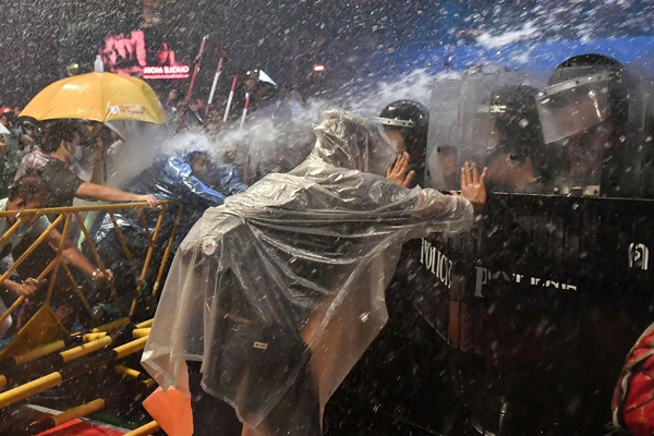 حیوانات می توانند اما مهاجران نه! (تصاویر) حیوانات می توانند اما مهاجران نه! (تصاویر)