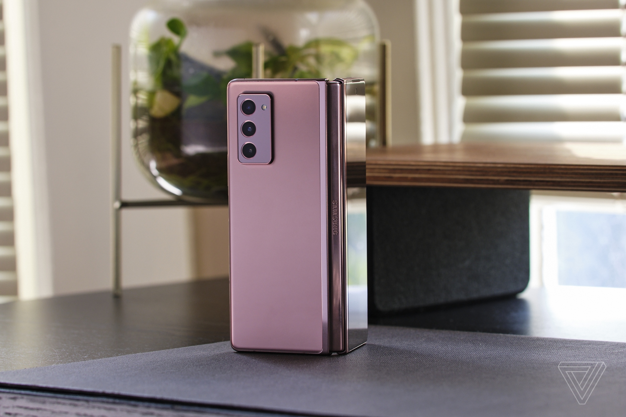 بررسی مشخصات فنی Z Fold 2/ محصولی که آینده گوشی‌های هوشمند را تغییر داد