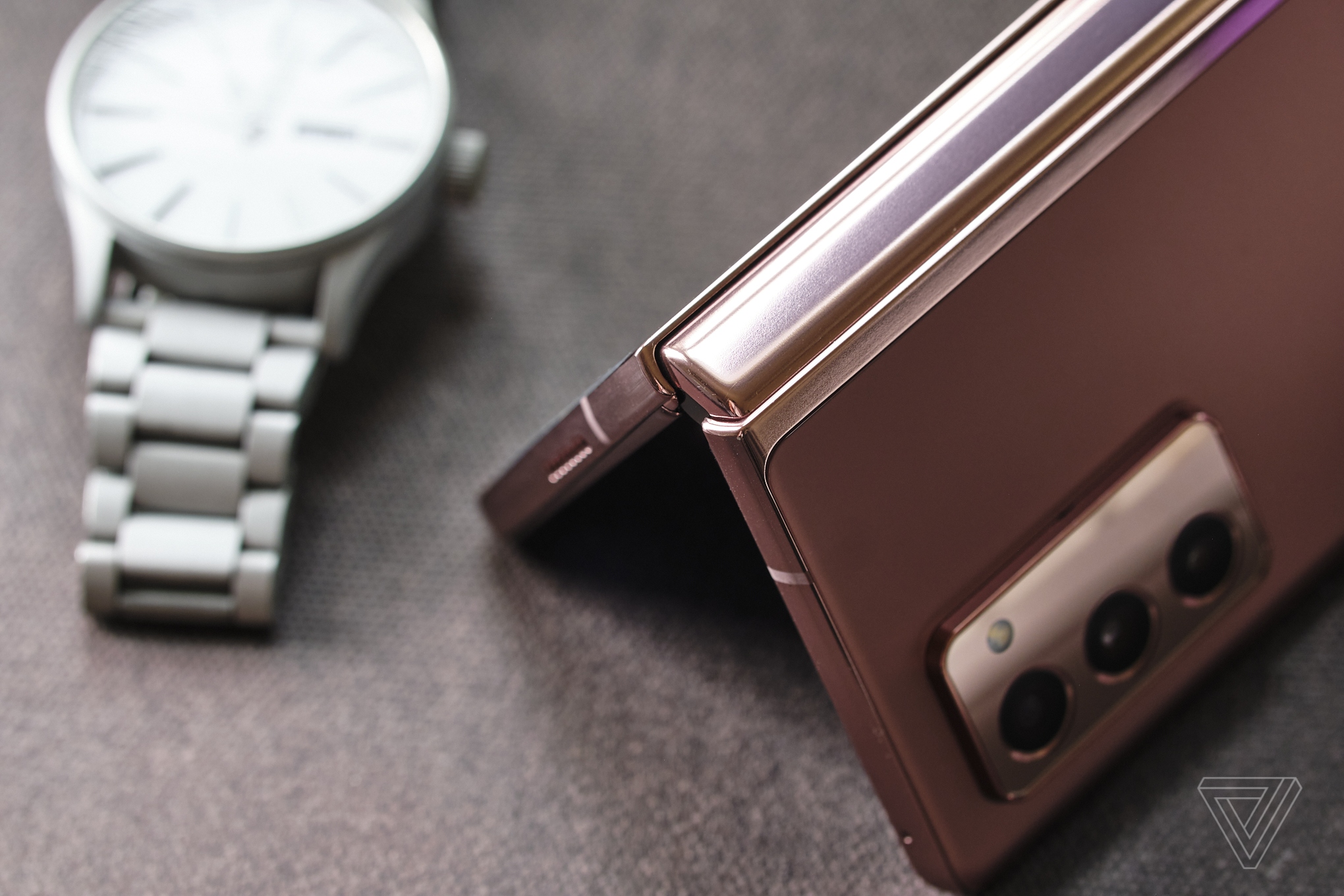 بررسی مشخصات فنی Z Fold 2/ محصولی که آینده گوشی‌های هوشمند را تغییر داد