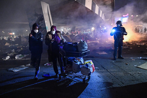 صف طولانی تست کرونا / ازدحام برای بلک فرایدی (تصاویر) صف طولانی تست کرونا / ازدحام برای بلک فرایدی (تصاویر)