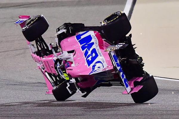 معترضانی که اتومبیل آتش می زنند (تصاویر) معترضانی که اتومبیل آتش می زنند (تصاویر)