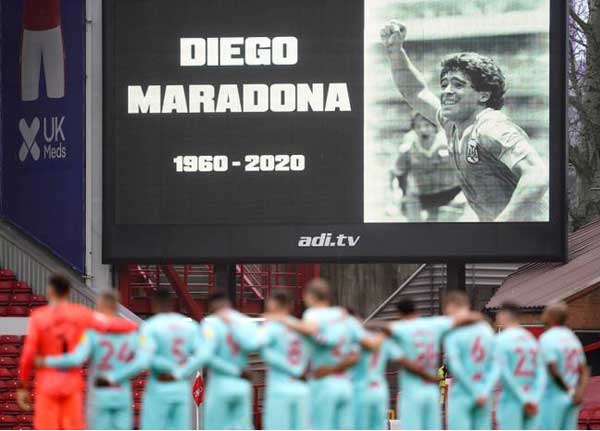 دختر ضد مارادونا تهدید به قتل شد (+عکس)