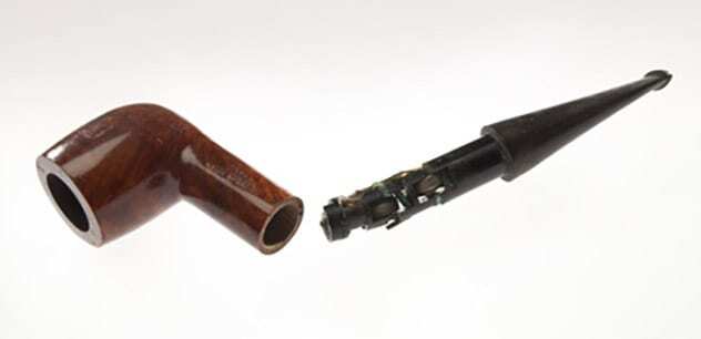 عجیب ترین ابزارهای جاسوسی که باورتان نمی شود؛ از موش مرده تا خنجری به شکل پیپ!