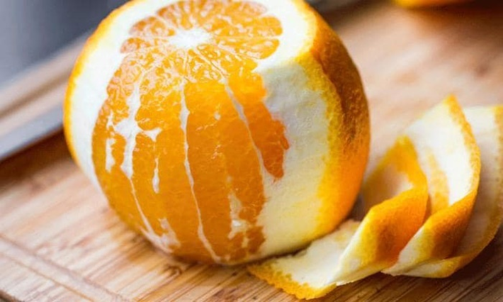 پوست پرتقال که اکثر افراد آن را در سطل زباله می ریزند فواید بسیاز زیاد و جالبی دارد مثل خوشبو کننده بدن، محیط ، کفش و غیره.