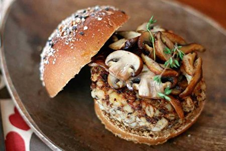طرز تهیه قارچ برگر گیاهی