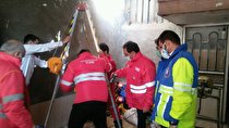 نجات جان یک کارگر از چاه ۱۰متری و گاز گرفتگی در تایباد