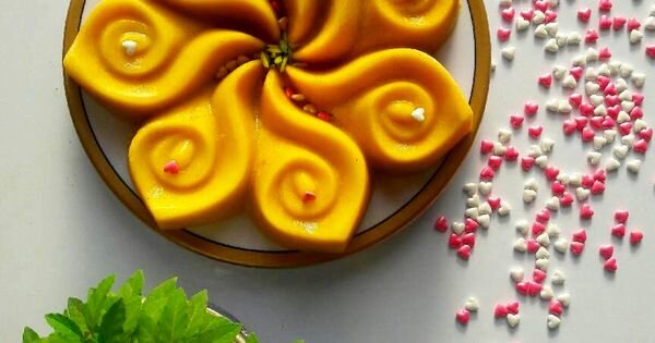 طرز تهیه حلوای زعفرانی با آرد سفید