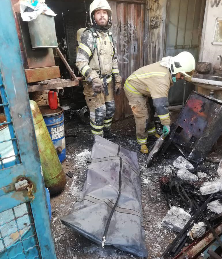 حادثه آتش سوزی کارگاه صنعتی در جاده خاوران جان یک کارگر ۳۲ ساله را گرفت