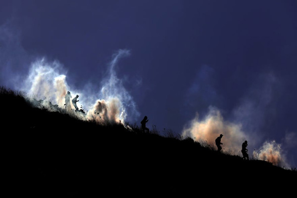 جنبش بی پایان در فوتبال / تظاهرات علیه آدم ربایان (تصاویر) جنبش بی پایان در فوتبال / تظاهرات علیه آدم ربایان (تصاویر)