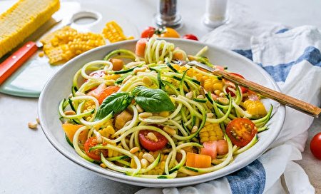 طرز تهیه پاستا کدو سبز