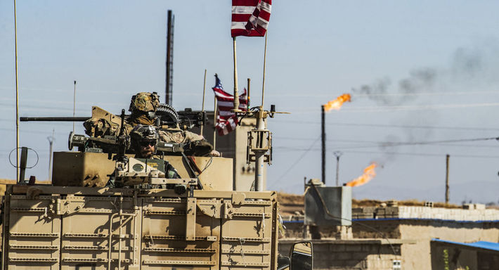 ایالات متحده آمریکا برای چندمین بار نفت سرقت شده از چاه های نفتی سوریه را از طریق گذرگاه غیرقانونی «الولید» به عراق منتقل کرد.