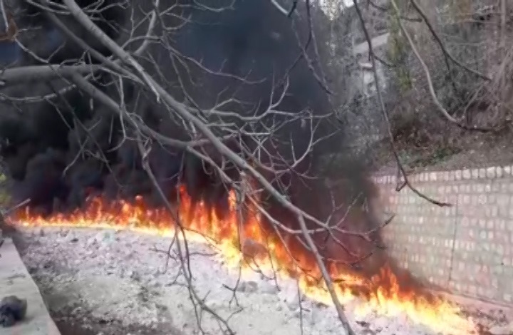 شکستگی و آتش سوزی خط لوله نفت در میانکوه شهرستان اردل