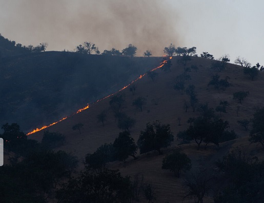 شکستگی و آتش سوزی خط لوله نفت در میانکوه شهرستان اردل