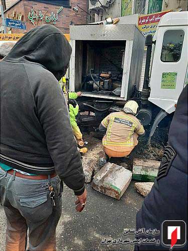 برخورد کامیونت با مغازه های خیابان دولت در تهران (+تصاویر) برخورد کامیونت با مغازه های خیابان دولت در تهران (+تصاویر)