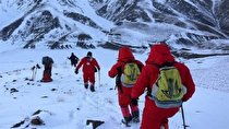 چهارمین روز جستجوی فرد گرفتار در بهمن توسط امدادگران در بینالود