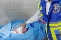 تولد نوزاد دختر ۷ ماهه در آمبولانس