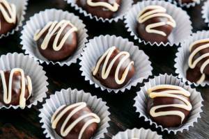 طرز تهیه ترافل خرما شکلاتی طرز تهیه ترافل خرما شکلاتی