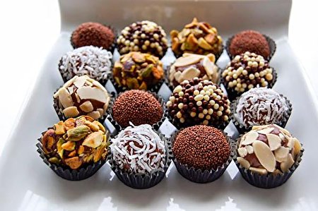 طرز تهیه ترافل خرما شکلاتی
