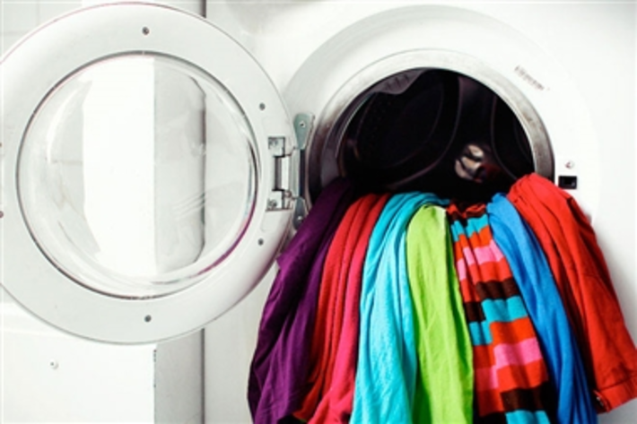 می دانید چه چیزهایی را نباید در ماشین لباسشویی انداخت؟ آیا می دانید انداختن بعضی از لباسها در ماشین لباسشویی باعث آسیب به آن ها می شود؟