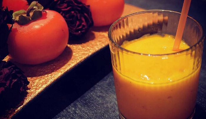 طرز تهیه اسموتی خرمالو طرز تهیه اسموتی خرمالو