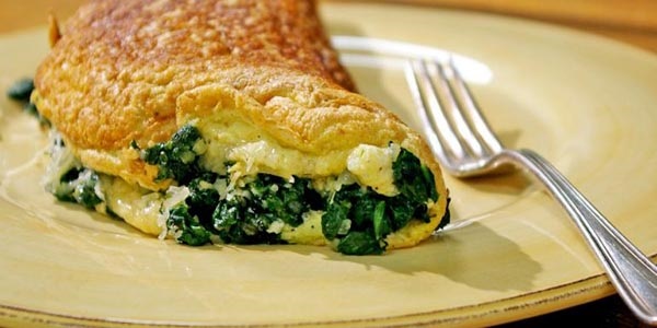 طرز تهیه املت اسفناج و پنیر موزارلا به شیوه حرفهایها طرز تهیه املت اسفناج و پنیر موزارلا به شیوه حرفهایها