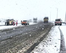 امداد رسانی هلال‌احمر آذربایجان‌غربی به ١٠۴ خودرو گرفتار در برف و کولاک