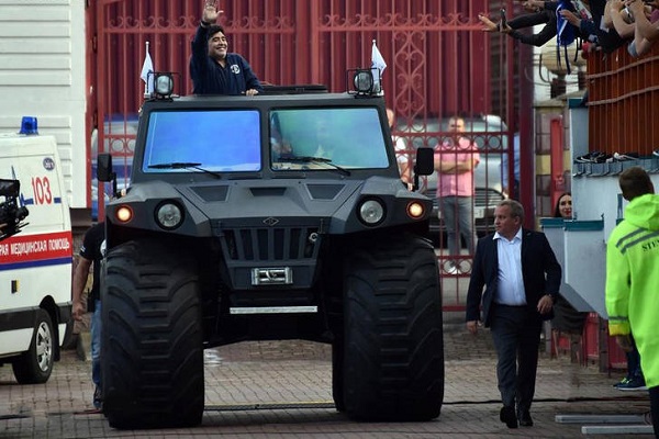 خودروهای متفاوت و چشم نوازی که مارادونا خریداری کرد خودروهای متفاوت و چشم نوازی که مارادونا خریداری کرد