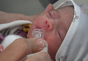 نکات مهمی که باید در مورد تغذیه نوزادان نارس بدانید