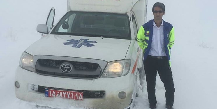 پس از 4 ساعت عملیات نفسگیر انجام شد/ نجات جان 2 مادر باردار روستایی درجاده برفی و صعبالعبور پس از 4 ساعت عملیات نفسگیر انجام شد/ نجات جان 2 مادر باردار روستایی درجاده برفی و صعبالعبور