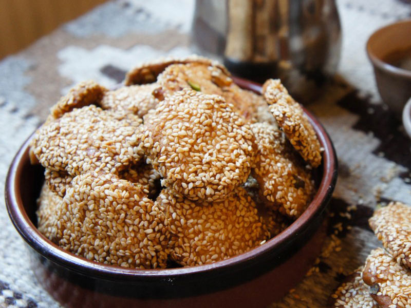 طرز تهیه سوهان کنجدی آسان و خانگی