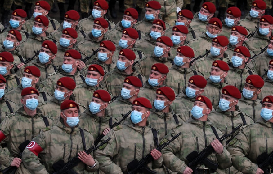 بازگشت آقای جانی دپ / جنجال سرباز 3 هزار ساله (تصاویر) بازگشت آقای جانی دپ / جنجال سرباز 3 هزار ساله (تصاویر)