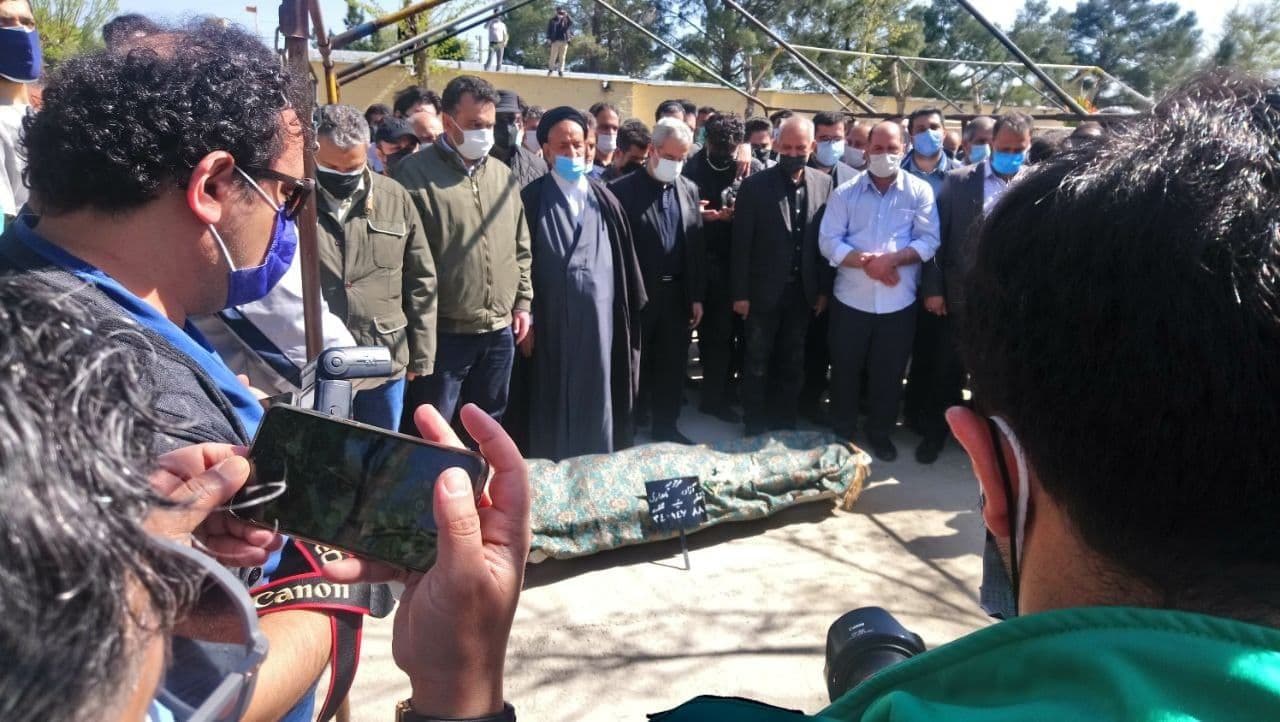 تشییع پیکر آزاده نامداری  +فیلم و عکس