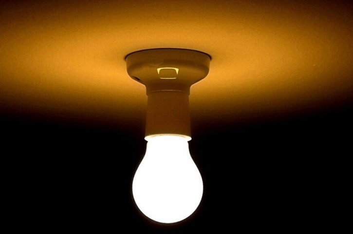 علت چشمک زدن لامپ ال ای دی چیست؟