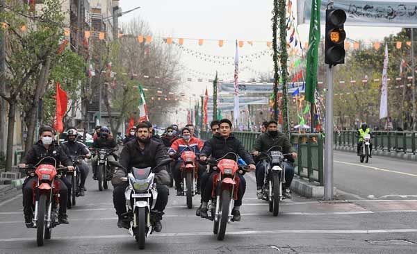 راهپیمایی ۲۲ بهمن در سراسر ایران آغاز شد (+عکس و فیلم) راهپیمایی ۲۲ بهمن در سراسر ایران آغاز شد (+عکس و فیلم)