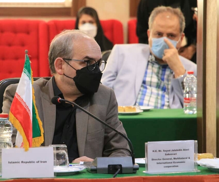 مدیرکل همکاری‌های اقتصادی چند جانبه و بین المللی وزارت امور خارجه گفت: از ۱۰ کشور عضو اکو، هفت کشور به آب‌های آزاد دسترسی ندارند و این موضوع اهمیت بندرعباس و استان هرمزگان را جهت اتصال کشورهای عضو اکو به آب‌های آزاد دوچندان کرده است.