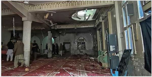 انفجار در مراسم نماز جمعه شیعیان پیشاور پاکستان (+عکس) انفجار در مراسم نماز جمعه شیعیان پیشاور پاکستان (+عکس)