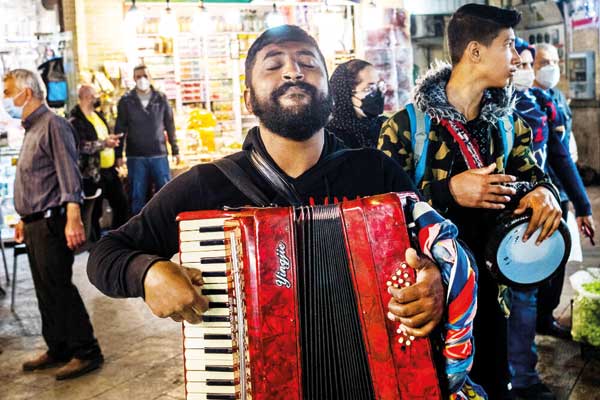 قدم بهار خانم سر چشم همـه (گزارش تصویری) قدم بهار خانم سر چشم همـه (گزارش تصویری)