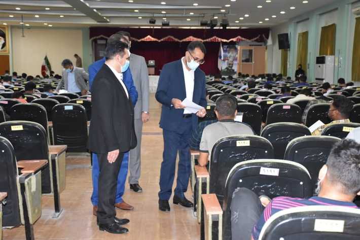 رئیس کل دادگستری هرمزگان از روند برگزاری آزمون استخدامی کادر اداری قوه قضاییه در حوزه امتحانی بندرعباس بازدید کرد.