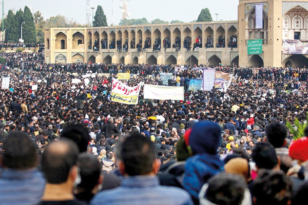 چند فریم خاطره از یک سال پرماجرا (+گزارش تصویری) چند فریم خاطره از یک سال پرماجرا (+گزارش تصویری)