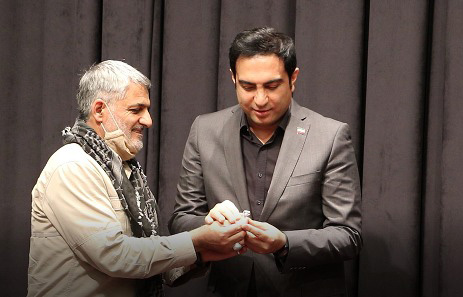 نگین سلیمانی به کارآفرین برتر جهان اسلام و پیشتاز آزادی ۵۰۰ زندانی جرائم مالی اهدا گردید نگین سلیمانی به کارآفرین برتر جهان اسلام و پیشتاز آزادی ۵۰۰ زندانی جرائم مالی اهدا گردید