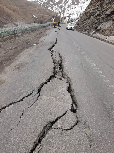 رانش زمین محور چالوس را بست (+عکس) رانش زمین محور چالوس را بست (+عکس)
