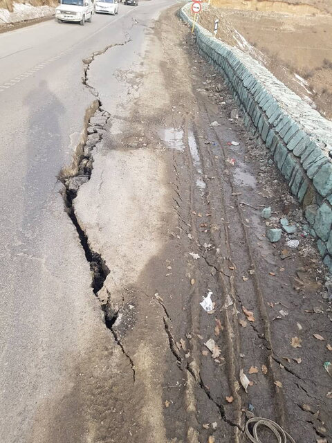 رانش زمین محور چالوس را بست (+عکس) رانش زمین محور چالوس را بست (+عکس)