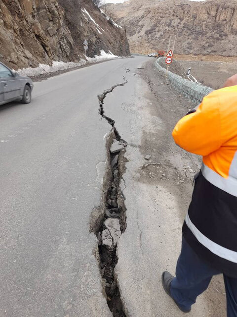رانش زمین محور چالوس را بست (+عکس) رانش زمین محور چالوس را بست (+عکس)