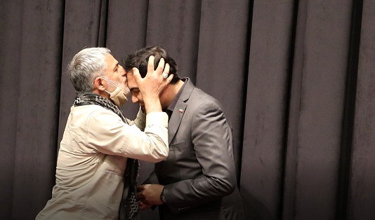 نگین سلیمانی به کارآفرین برتر جهان اسلام و پیشتاز آزادی ۵۰۰ زندانی جرائم مالی اهدا گردید.