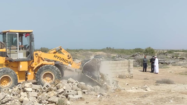 رئیس کل دادگستری هرمزگان گفت: با تخریب سازه های غیرمجاز در ۶ کیلومتر دیگر از ساحل جزیره قشم، این اراضی به نفع مردم رفع تصرف و آزادسازی شد.