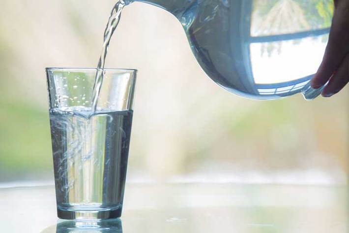 یکی از موضوعات مهم در روزه‌ داری این است که فرد روزه‌دار باید برای حفظ سلامت خود میزان آب بدن را حفظ کند.