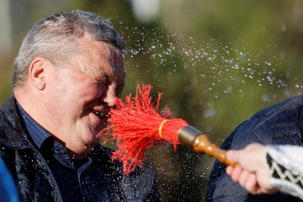 جهان در حال بازگشایی / گریه برای کپسول اکسیژن (گزارش تصویری) جهان در حال بازگشایی / گریه برای کپسول اکسیژن (گزارش تصویری)