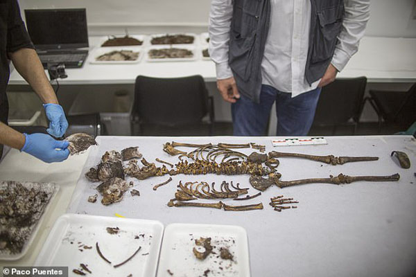 دختر بچه 700 ساله (تصاویر) دختر بچه 700 ساله (تصاویر)